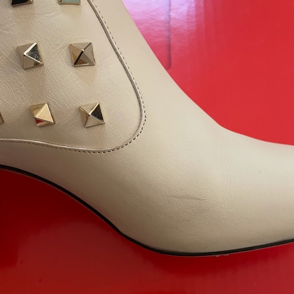 💯Auth VALENTINO GARAVANI Gold Studded Ankle Boots Excellent Condition Sz8 - Picture 10 of 13
